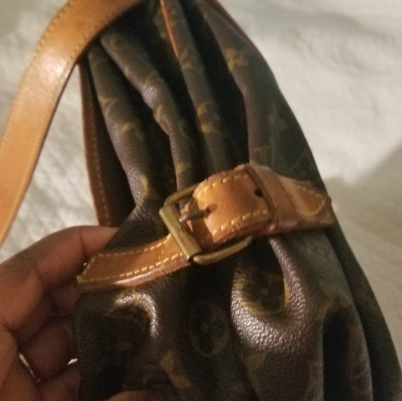 Authentic Louis Vuitton Saumur 35 Crossbody Bag #AR0930 - Picture 14 of 16